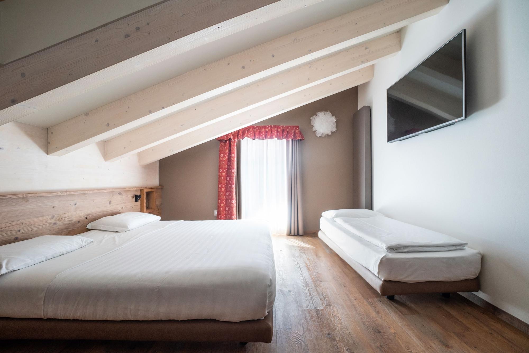Aparthotel Antares 3*