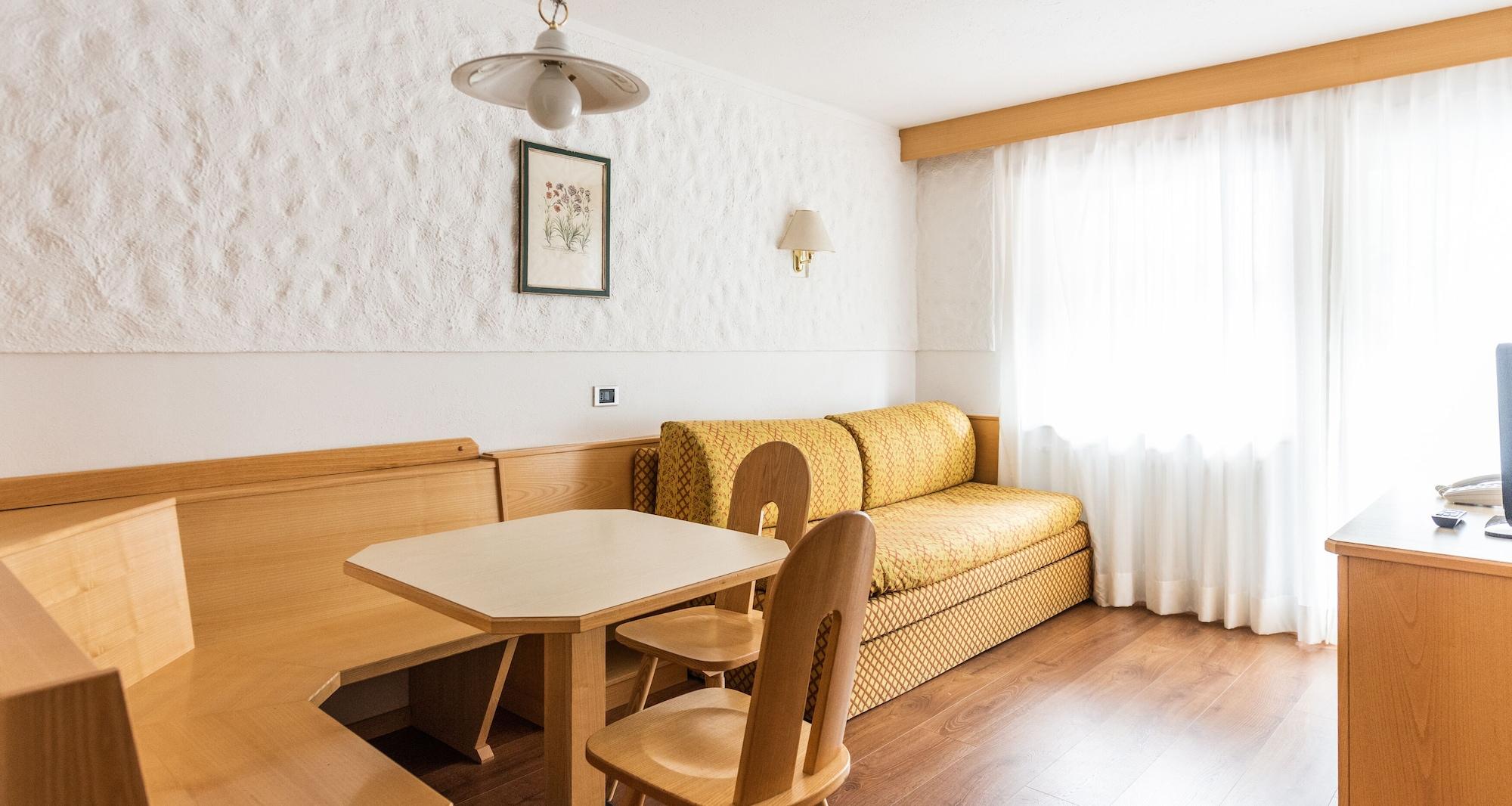 Antares Aparthotel 3*