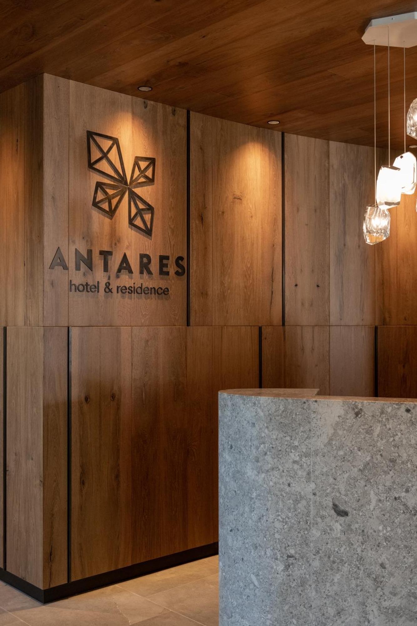 Antares Aparthotel 3*